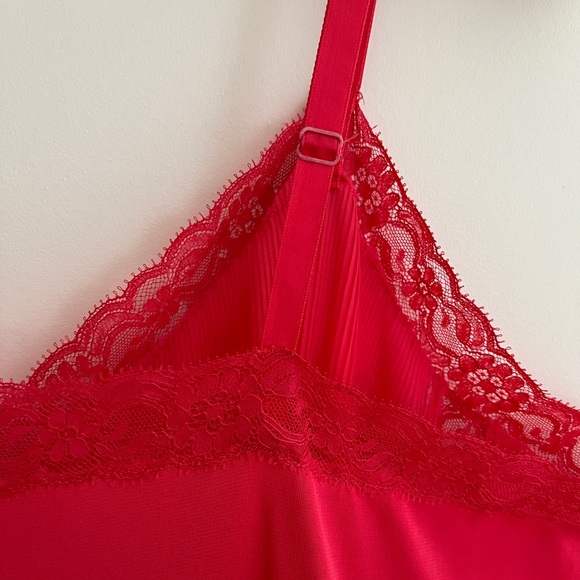VINTAGE Luxite by Kayser Red Full Slip Adjustable Straps Lace Trim Ruffle Hem - Picture 9 of 16